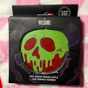 *NIB* IMPRESSIONS VANITY EVIL QUEEN POISON APPLE LED COMPACT MIRROR